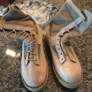 Brand new men’s Vibram Military Waterproof Boots.